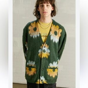 Urban Outfitters Floral Fuzzy Cardigan – Men’s Size Small